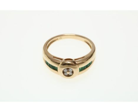 A yellow gold ring mounted with emerald and brilliants 0.10 ct.  size 17, 585/000, gr. w. 4.2 gr.Gouden bandring met 8 smarag