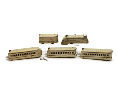 A Marx Toys 'O' Gauge Pullman Streamline locomotive, tender and coaches, comprising a 0-4-0 Loco and tender Silver Link No.25