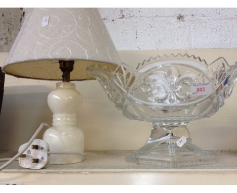 TABLE LAMP AND GLASS VASE     J5