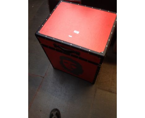NEW RED 'CHE GUEVARA' LOGO TRUNK