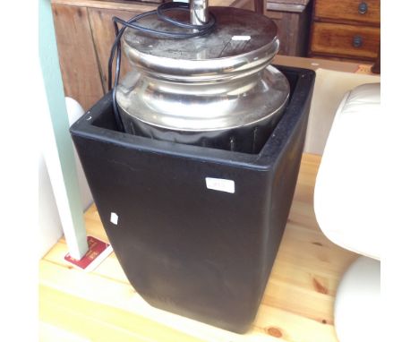 METAL LAMP AND BLACK BIN