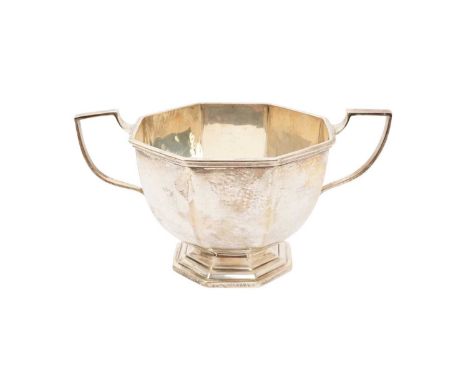 Edwardian silver two handled bowl of octagonal form, with engraved emblem, on an octagonal base (London 1907) Mappin &amp; We