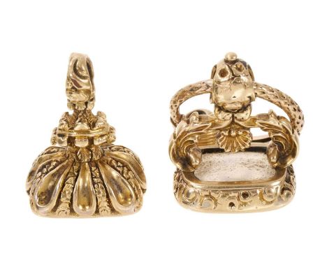 Regency yellow metal seal, the chalcedony seal with intaglio carved family crest and motto, suspended from a Regency gold sna