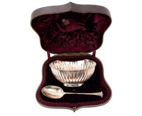 Victorian silver christening set, comprising bowl with fluted decoration and Onslow pattern spoon, in a fitted case (London 1