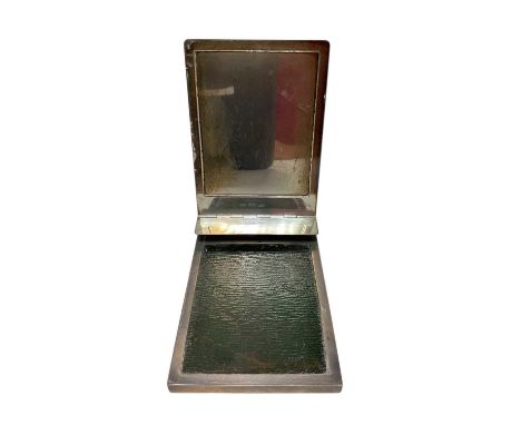George V Asprey silver desk pad holder with engraved Earls Coronet to sprung cover (London 1922), maker Asprey &amp; Co.14.8c