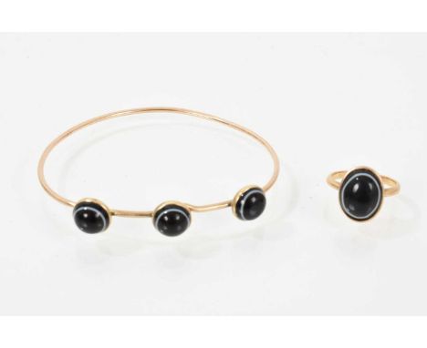 Yellow metal bangle mounted with three round banded agate cabochons, together with a similar 9ct gold oval banded agate ring,