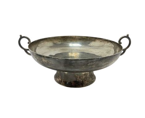 1920s silver fruit bowl of circular form, with twin scroll handles, on a circular base (Sheffield 1922) Henry Wigfull. All at