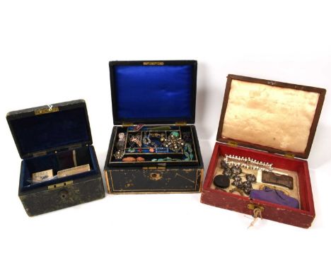 Group of antique jewellery and costume jewellery to include an Austro Hungarian brooch, antique paste jewellery and sundry je