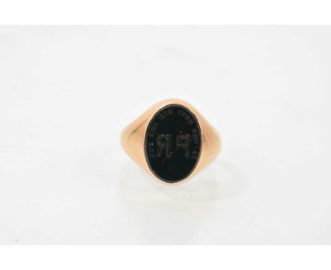 Victorian gold and bloodstone signet ring, the oval intaglio bezel with initials and Latin motto, ring size I.Good condition 