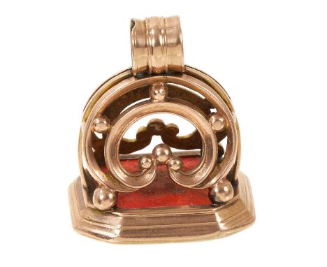 Large Regency yellow metal seal, the octagonal carnelian seal with finely carved intaglio armorial crest, 32mm.