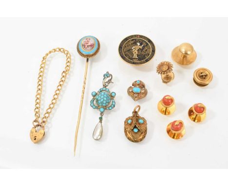 Group of antique jewellery to include a fine quality 19th century French gold and enamel chinoiserie dress stud, three Victor