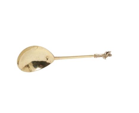 17th silver gilt apostle spoon, with tear drop bowl and hexagonal stem. mounted with an image of Symon of Cyrene, marked only