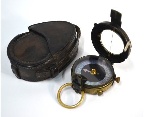 A WW1 Verner's Pattern bearing compass, brass cased, 1918, in original leather outer case
