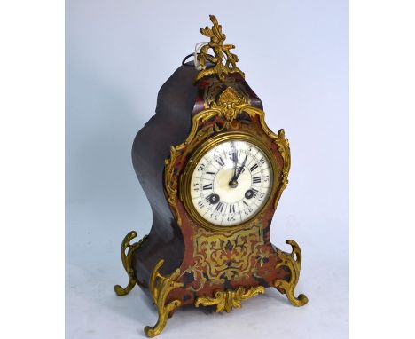 An Edwardian Louis XV style Boulle mantel clock with brass cut inlay, the 8-day two train movement with white ceramic dial st