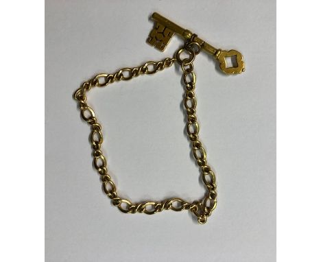 A yellow gold chain link bracelet with Gothic style key attached, approx 8.8g (excluding key)
