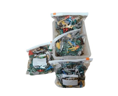 BOX OF COLLECTABLE MODEL SOLDIERS 