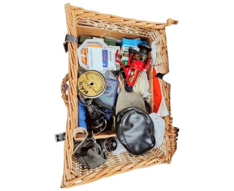 HAMPER OF FISHING GEAR TO INCLUDE A COLLECTION OF REELS 