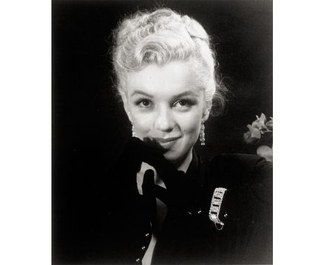 Clark, Edward -- Marilyn Monroe. 1950/printed later. Gelatin silver print. 27 x 22,7 cm (35,5 x 27,8 cm). Signed and editione