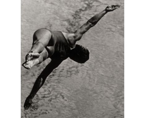 Borodulin, Lev -- "Diver". 1960/printed later. Gelatin silver print on doubleweight paper. 21,5 x 19,4 cm (25,3 x 20,8 cm). S