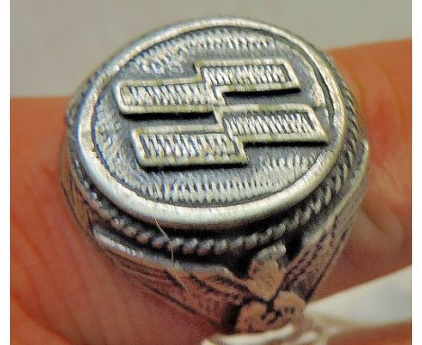 German WWII SS Mans Silver Ring, silver marked .800 SS. A good pattern ring.