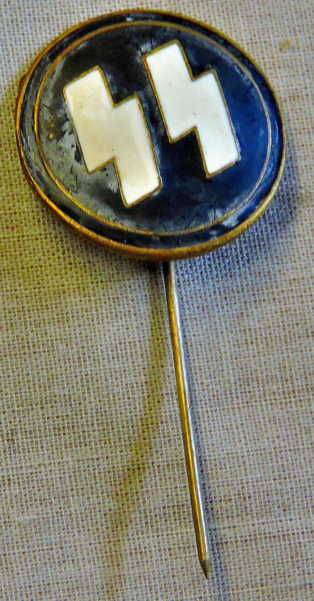 German WWII SS Members Lapel Pin, makers marked RZM Ges, Gesch M1/172