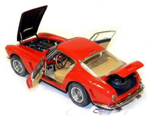 CMC Ferrari GT Berlinetta Passo Corto (SWB) 1961. 1/18 scale, 23cm. Super detailed model made from 1,141 parts. Unwrapped for