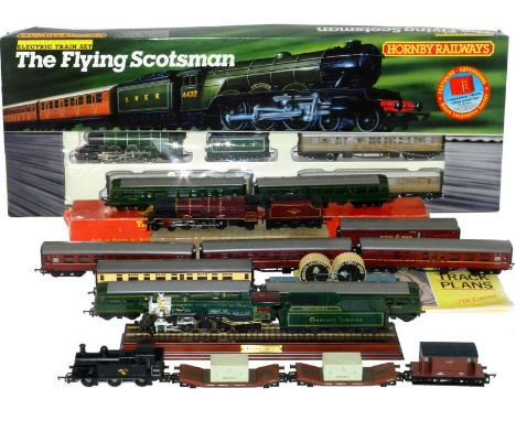 Hornby Flying Scotsman set and Triang Princess Elizabeth etc. R869 Flying Scotsman, 3 coaches and some track (no transformer)