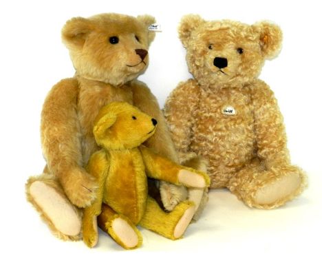 Steiff British Collectors 1907 Replica blonde mohair bear, limited edition/2000, working growl, 23.5"/60cm. Steiff 1920 Repli