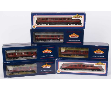 Twelve Bachmann 00-gauge coaches and cars, various, boxed.