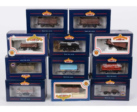 Twenty Bachmann 00-gauge wagons, various, boxed.