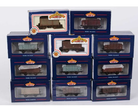 Twenty Bachmann 00-gauge freight stock items, various, boxed.