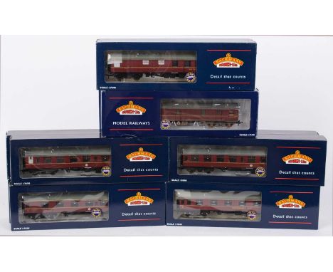 Twelve Bachmann 00-gauge coaches and cars, various, boxed.