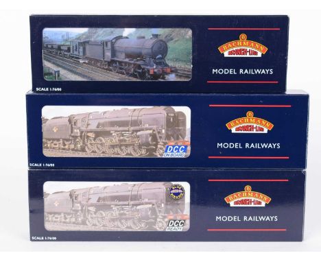Three Bachmann 00-gauge steam locomotives and tenders, comprising: 31-854, J39; 32-858 DC, 9F 2-10-0 standard; and 32-853, st
