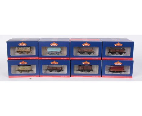 Twenty-four Bachmann 00-gauge wagons, various, boxed. 