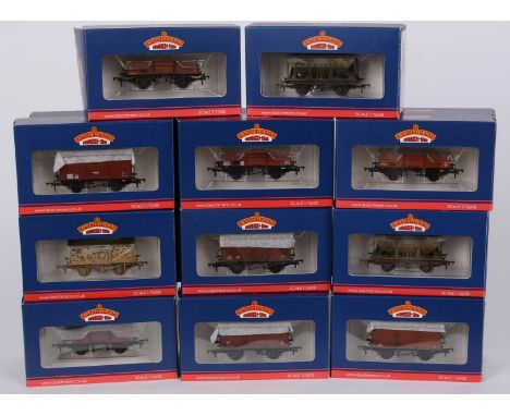 Twenty Bachmann 00-gauge freight stock items, various, boxed.