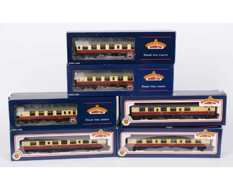 Twelve Bachmann 00-gauge coaches and cars, various, boxed.