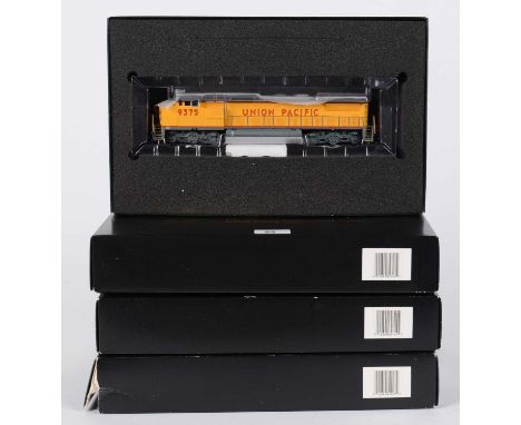 HO-gauge American-Outline diesel locomotives by Spectrum Bachmann in boxes (4).