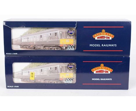 Bachmann 00-gauge class 108 DMU two-car set, 32-900; and a class 108 three-car DMU set, 32-911, boxed.