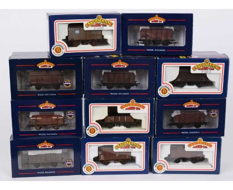 Twenty Bachmann 00-gauge freight stock items, various, boxed.