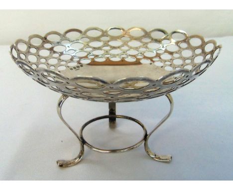 A hallmarked silver fruit stand with pierced sides on three scroll legs, Birmingham 1908, approx total weight 241g