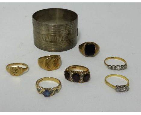 Eight various rings including one 18ct (1.7gms) and seven 9ct with mixed settings approx 22.3gms also a silver napkin ring 36