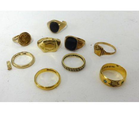 Various gold rings including two 22ct rings (9.10gms), an 18ct band ring (2.60gms), and various 9ct gold rings (19.9gms).