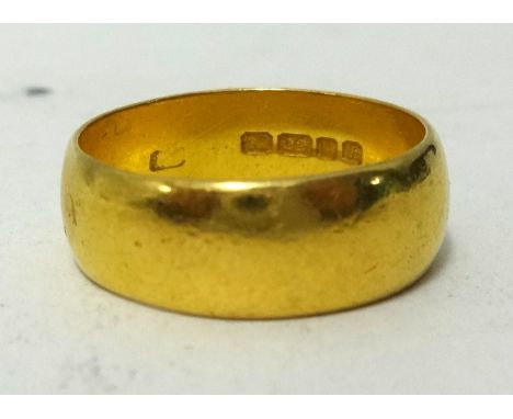 A 22ct gold wedding band, approx 5.9gms, ring size L