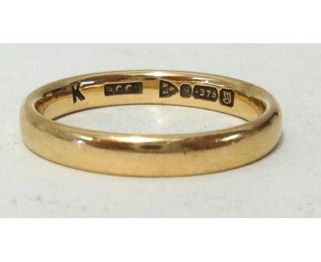 A 9ct gold wedding band, approx 2.5gms, ring size M1/2.