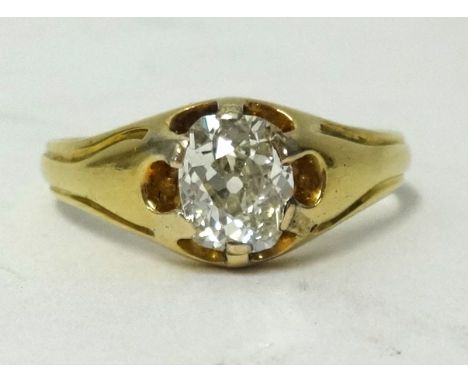 An antique diamond solitaire ring set with a single old cut cushion shaped diamond, weight approx 1.00 to 1.25cts, set in yel