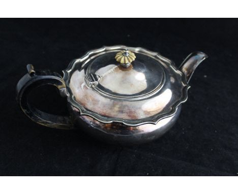 A George V silver teapot of squat form with pie crust rim and ivory finial and ebonised handle (by Elkington & Co., Birmingha