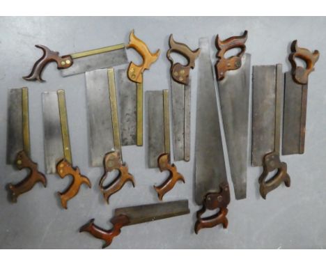 Carton containing a collection of vintage woodworking tools to include saws, etc., (a lot) 