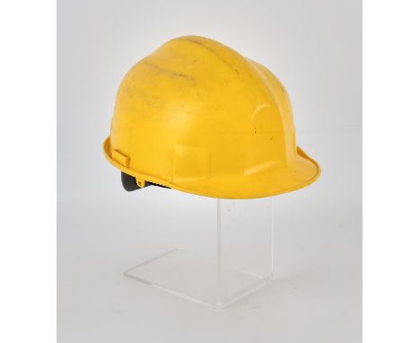 T2: Trainspotting 2 (2017) Work helmet and red tool box used by Ewan Bremner as Spud. (2). 