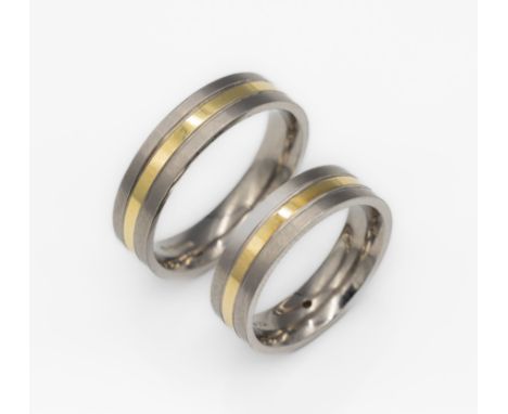 Paar Ehe-/Freundschaftsringe, Titan und GG 750/000,   Damenring mit Brillant ca. 0.02 ct (grav.), total ca. 6.6 g, RW 53 und 