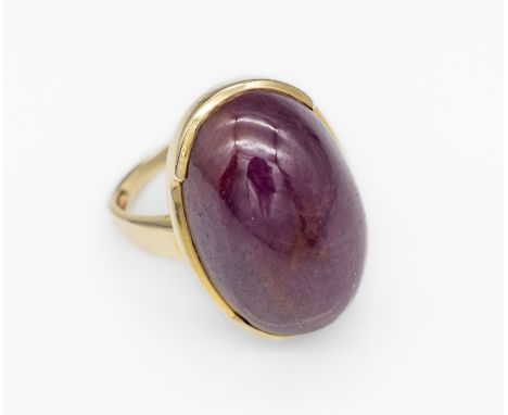 14 kt Gold Ring mit Rubin,   GG 585/000, ovaler Rubincabochon ca. 8.50 ct, total ca. 10.0 g, RW 5514 kt gold ring with ruby  